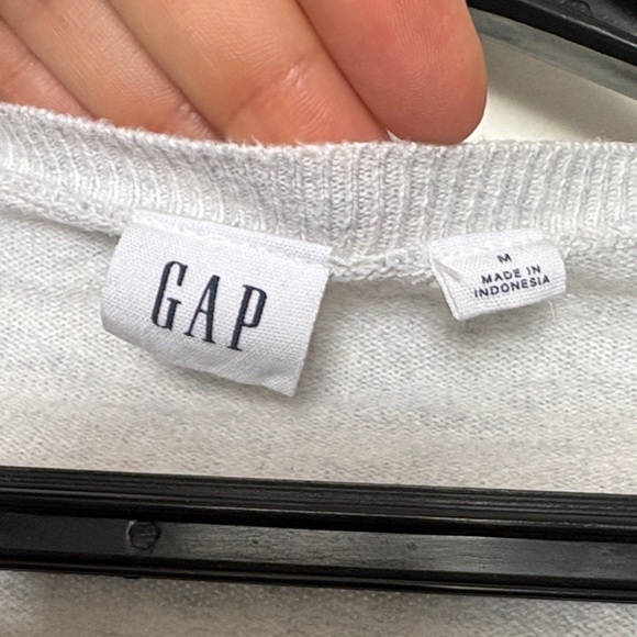 GAP Cardigan - Picture 2 of 4